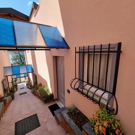 Reno Apartament